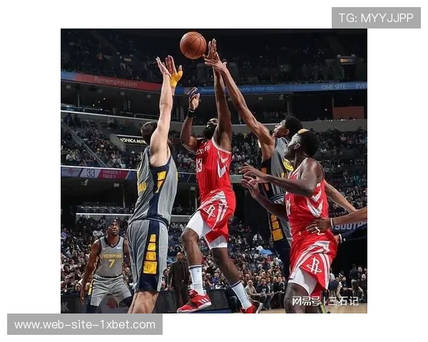 火箭高大阵容制造系统性错位 篮板效率创历史第一 火箭高大阵容制造系统性错位 篮板效率创历史第一